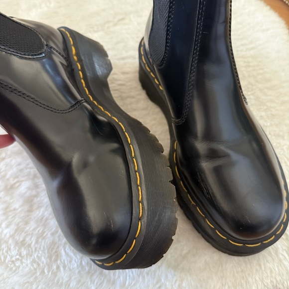 Dr. Martens 2976 smooth leather women’s platform Chelsea boots, size US 8 - Picture 4 of 8